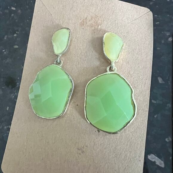 Six pairs of vibrant versatile acrylic and jewel dangle and post earrings - Picture 2 of 12